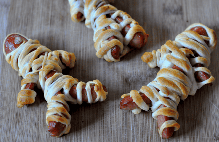 Halloween Hapjes: hotdog mummies