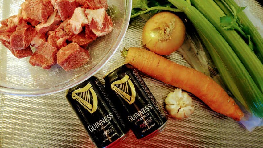 Stoofvlees met Guinness en een bladerdeegdakje