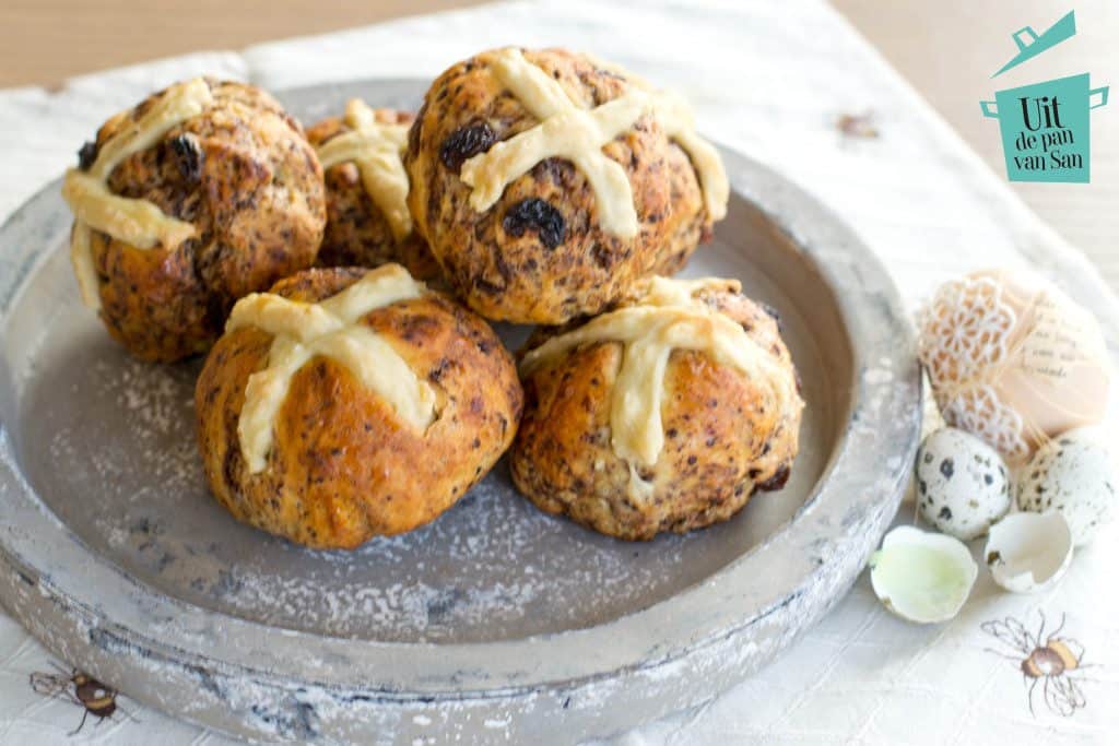 Hot Cross Buns - Paasbrood maken: Een overzicht van Nederlandse foodbloggers!