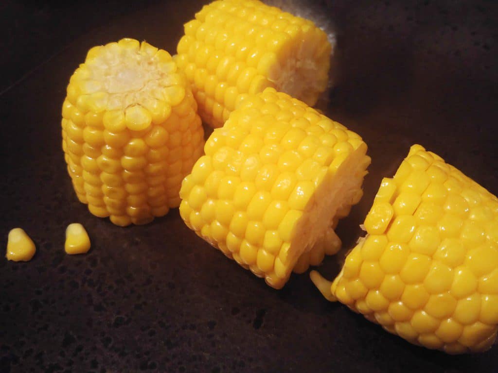 Mais sous vide garen - Een hele lekkere manier om een maiskolf te eten is om hem sous vide te garen, de boter trekt er dan helemaal in.... Nomnomnom! :D