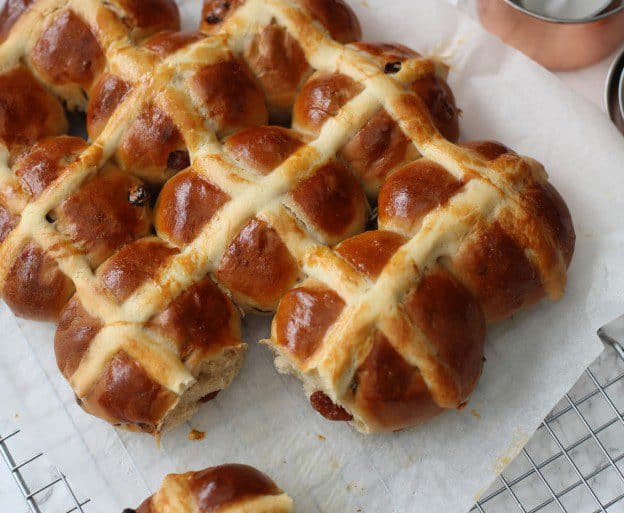 Hot Cross Buns - Paasbrood maken: Een overzicht van Nederlandse foodbloggers!