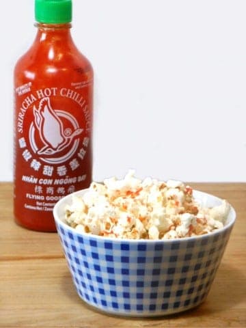 Sriracha popcorn - popcorn met een kick!