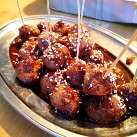 Indische gehaktballetjes in ketjapsaus
