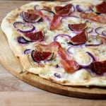 Flammkuchen met vijgen - Met een handig recept om je eigen deeg te maken!