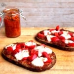 Speltbrood met tomatentapenade