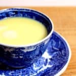Lekker opwarmen met een warme witte chocolademelk met munt!