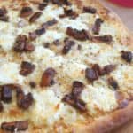Pizza met geitenkaas & balsamico champignons