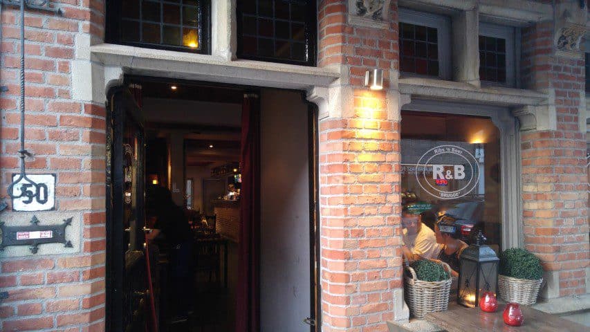 10x OngewoonLekkere plekjes in Brugge - Ribs 'n Beer