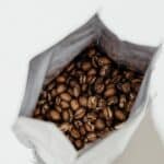 Thuis goedkoper koffie drinken? Zo doe je dat!