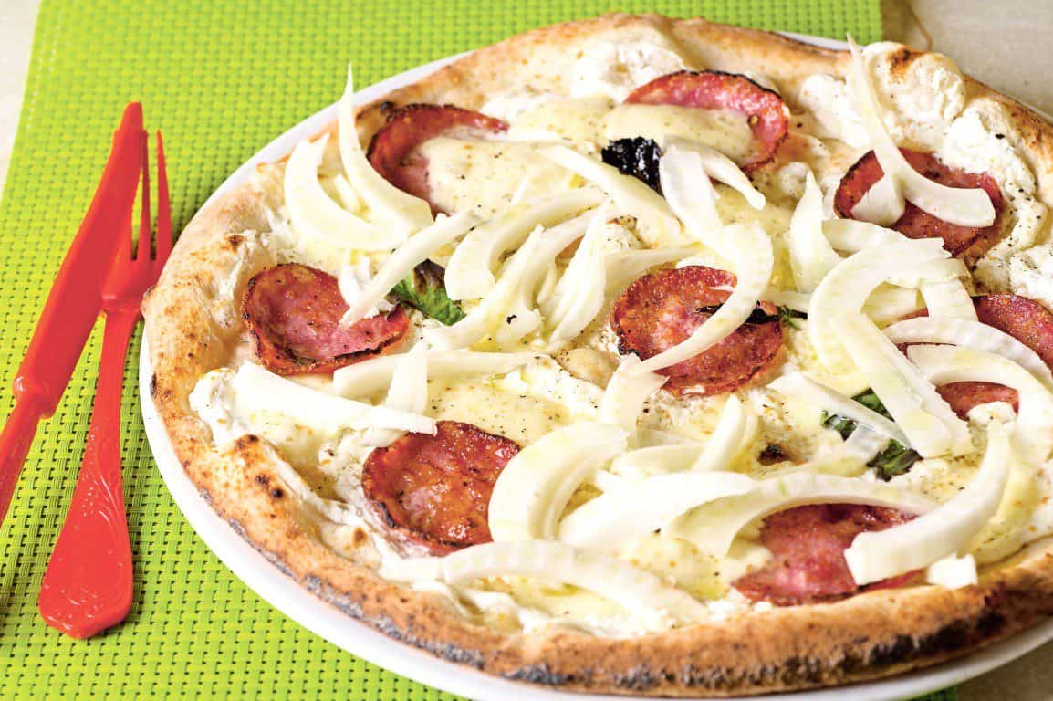 Pizza al finocchio - Pizza met venkel en salami
