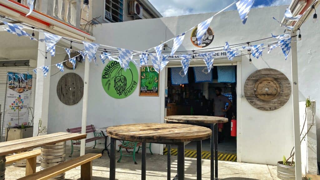 Drie brouwerijen Sint Maarten - Pelikaan Brewery & Beer Garden